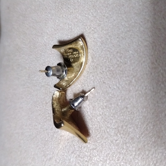 GIVENCHY 1982 GOLD EARRINGS - Picture 2 of 4